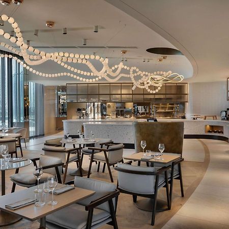 Hotel Pullman Auckland Airport Zewnętrze zdjęcie The restaurant at the top of the hotel