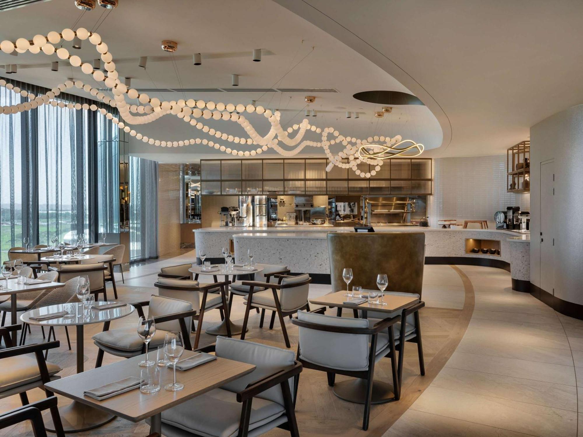 Hotel Pullman Auckland Airport Zewnętrze zdjęcie The restaurant at the top of the hotel