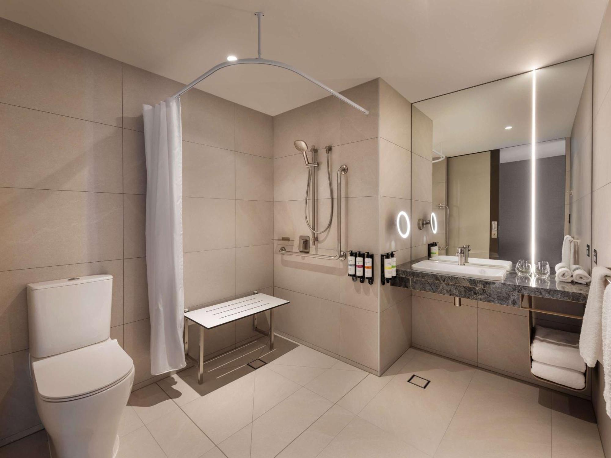 Hotel Pullman Auckland Airport Zewnętrze zdjęcie A typical bathroom in a hotel