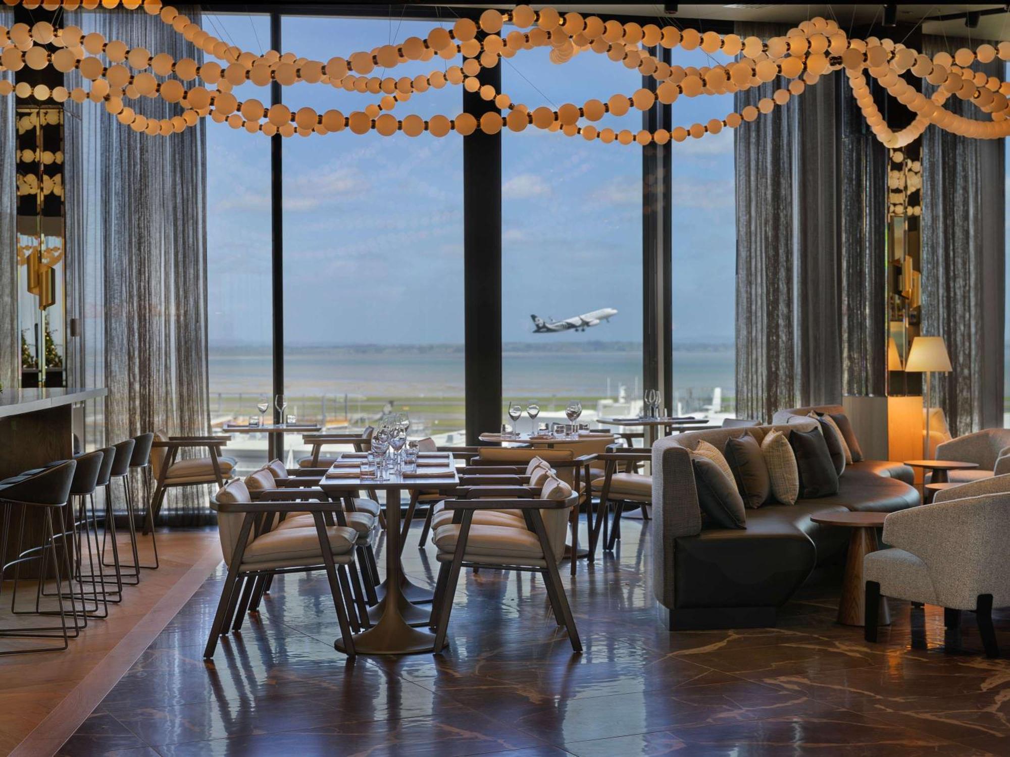 Hotel Pullman Auckland Airport Zewnętrze zdjęcie The lounge at the airport